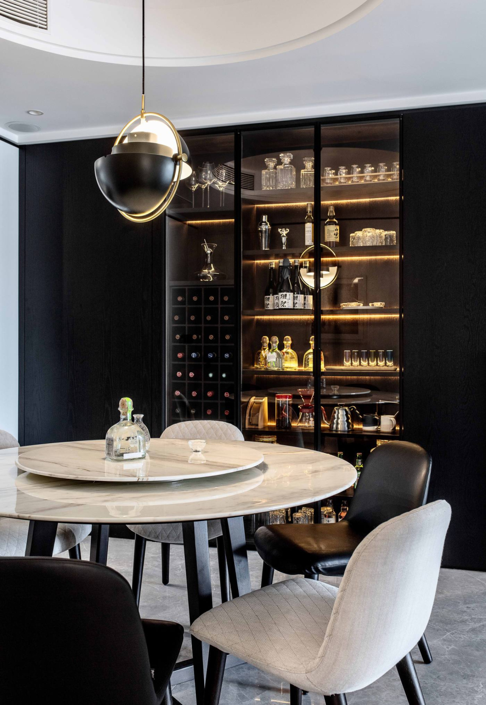 现代简约风格室内家装案例效果图-餐厅餐边柜 现代简约风格室内家装案例效果图-餐厅餐边柜